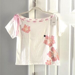 Hollister Easy Off-the-Shoulder Tie Hibiscus Graphic T-Shirt